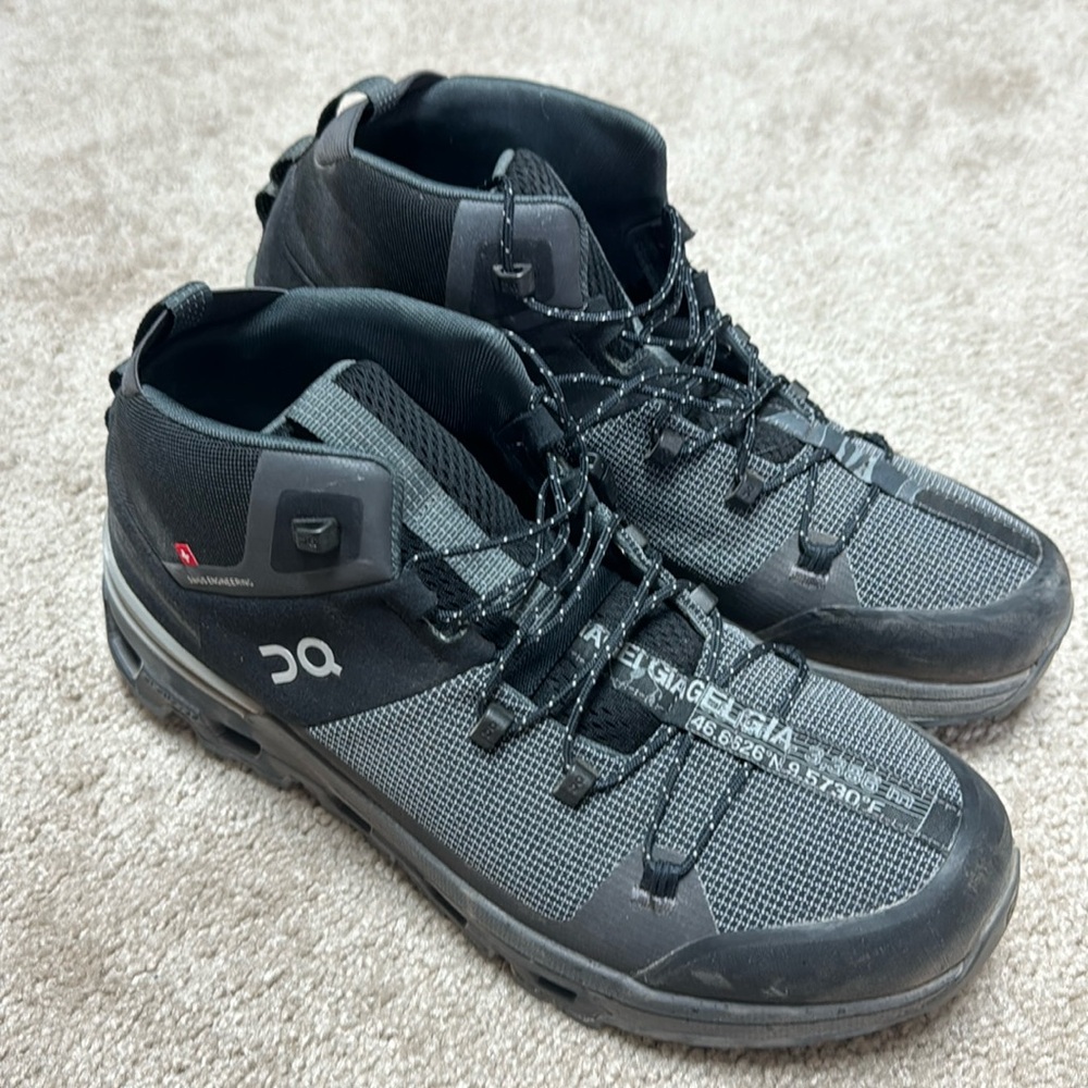 On cloud cloud tracking hiking boots